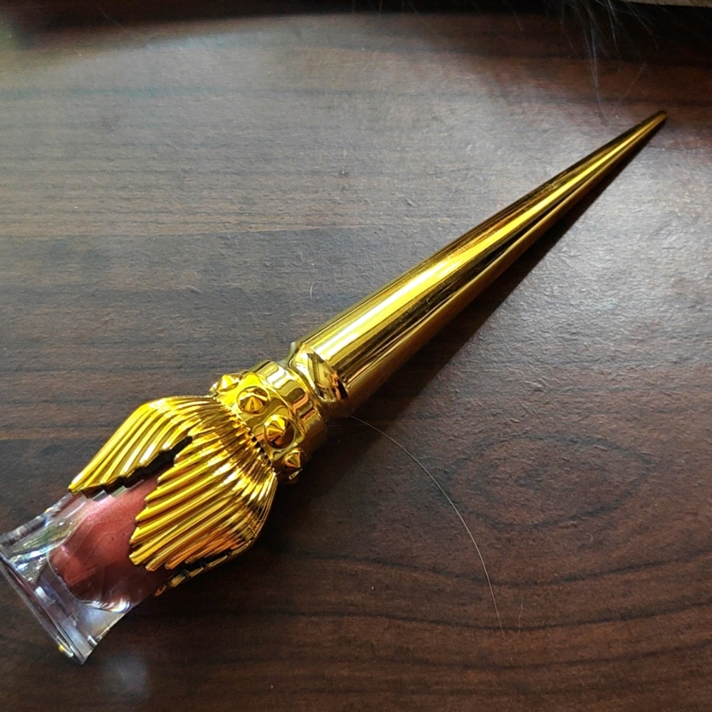 Christian louboutin eye color